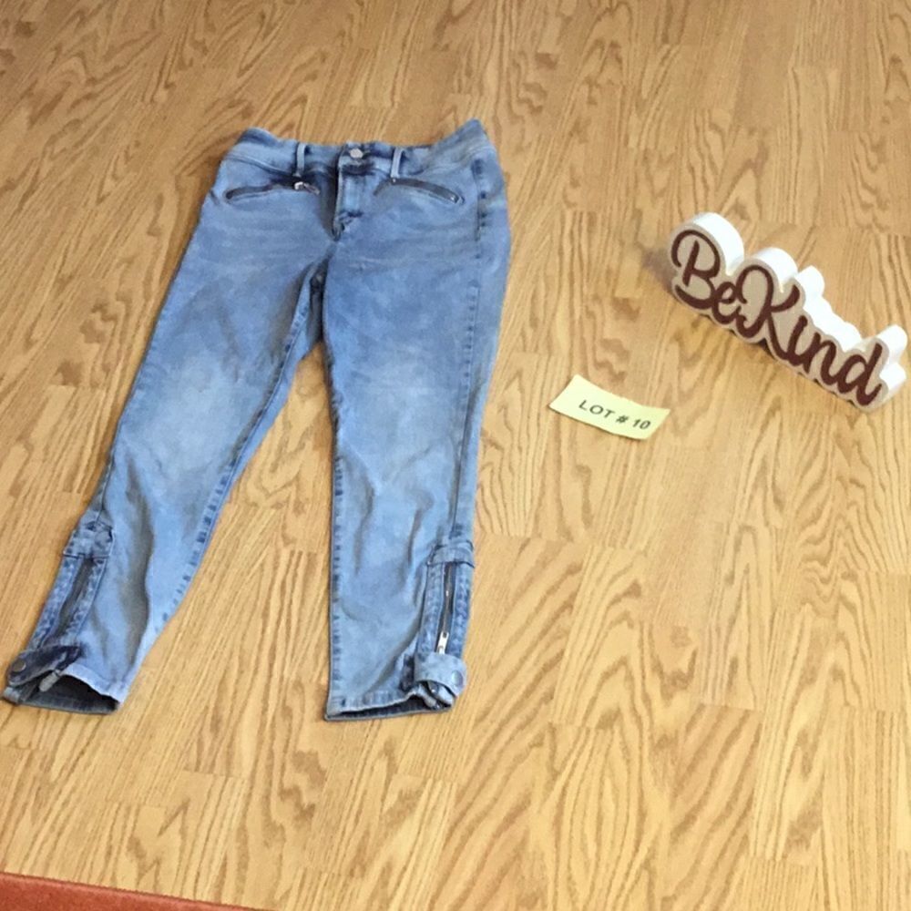 JENNIFER HUDSON a high waisted leggings in size 4 with cuff zippers